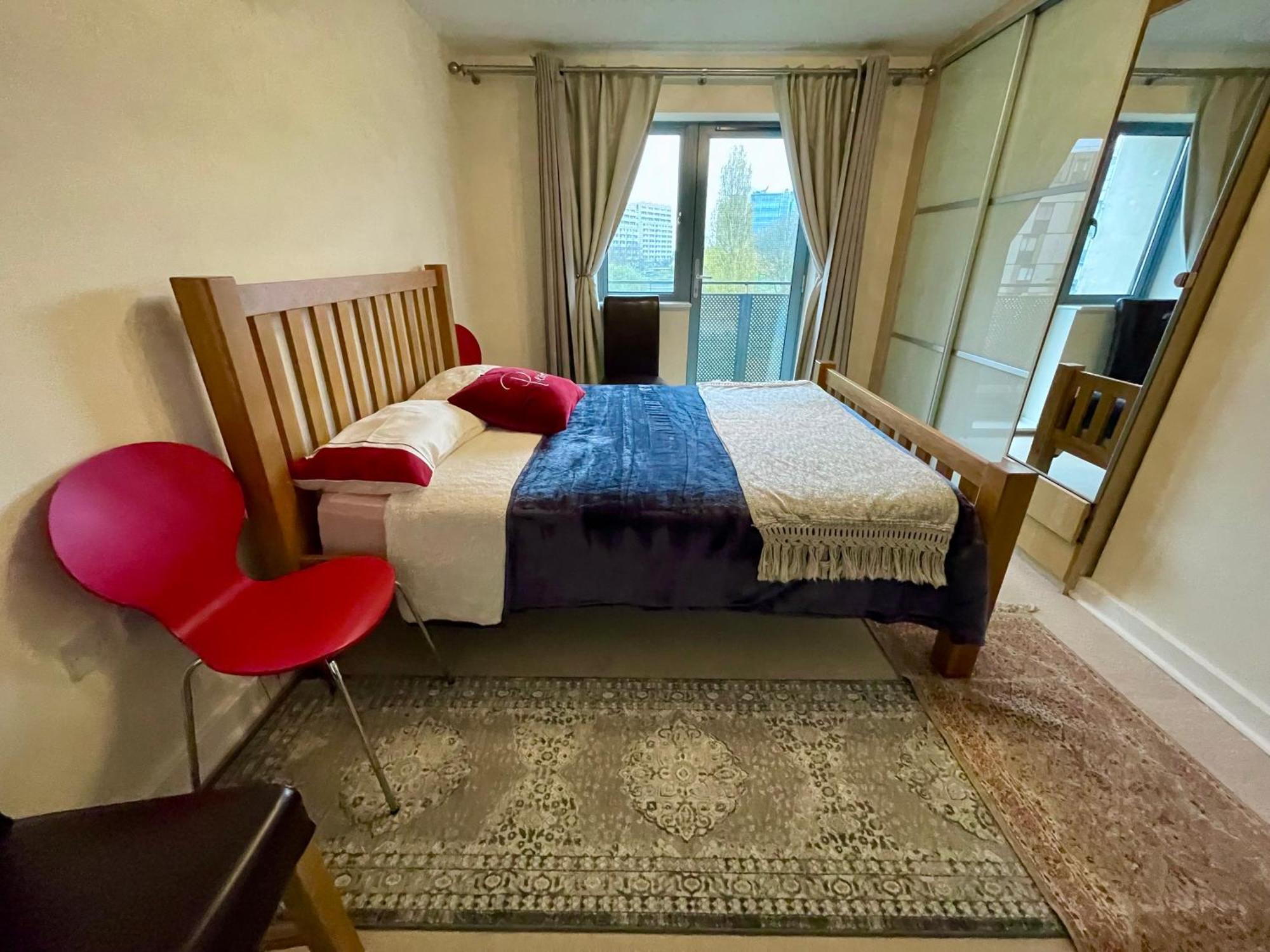 Luxury 2 Bedroom Apartment- Lake View - Free Parking - Wembley Stadium 5Km 伦敦 外观 照片